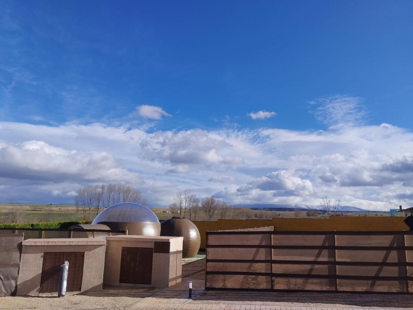 Cosmoveros - Hotel Burbuja Pedraza ภายนอก รูปภาพ
