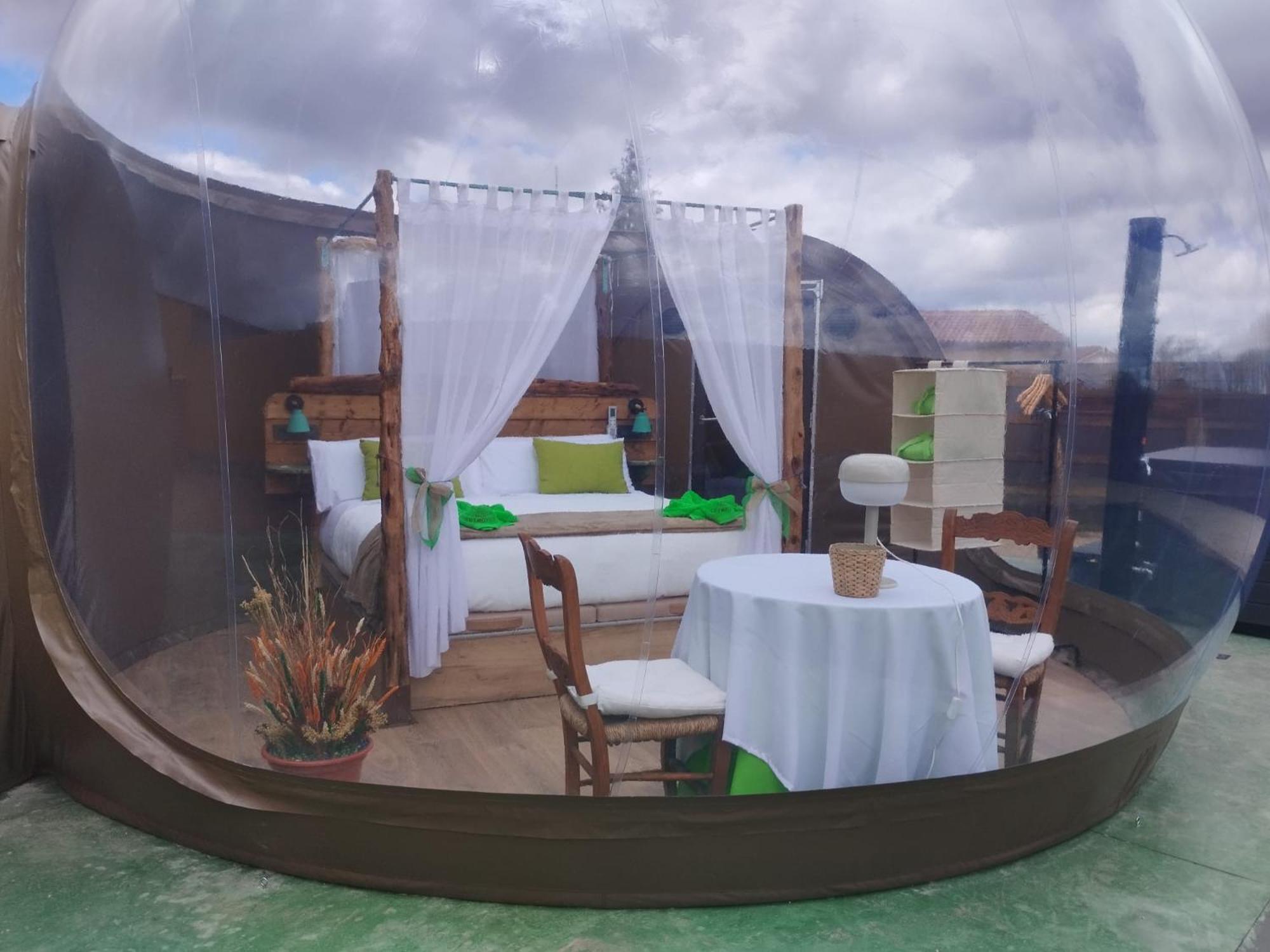 Cosmoveros - Hotel Burbuja Pedraza ภายนอก รูปภาพ