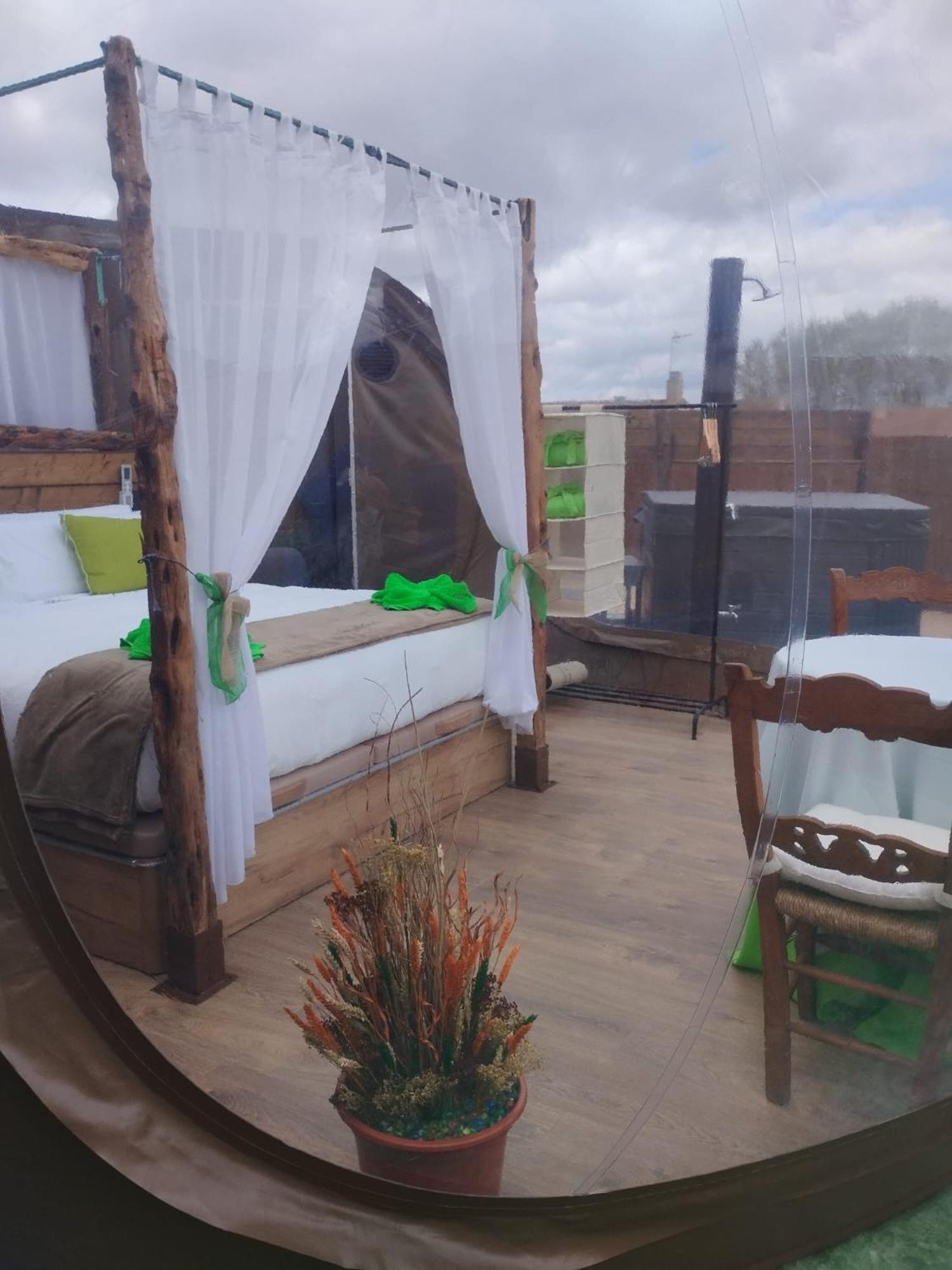 Cosmoveros - Hotel Burbuja Pedraza ภายนอก รูปภาพ