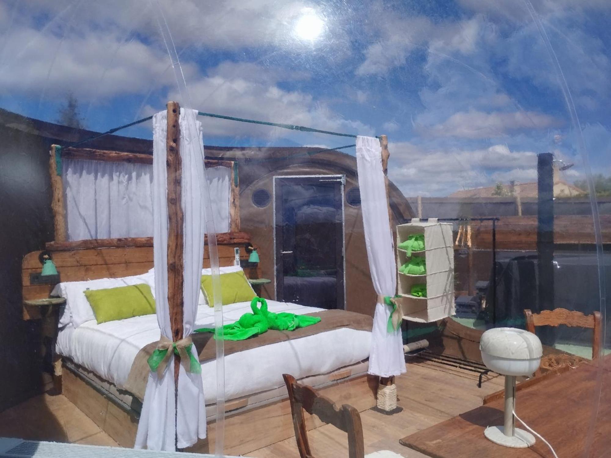 Cosmoveros - Hotel Burbuja Pedraza ภายนอก รูปภาพ