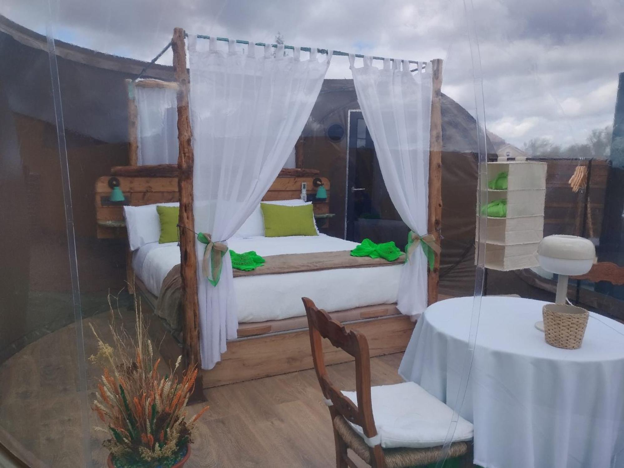 Cosmoveros - Hotel Burbuja Pedraza ภายนอก รูปภาพ