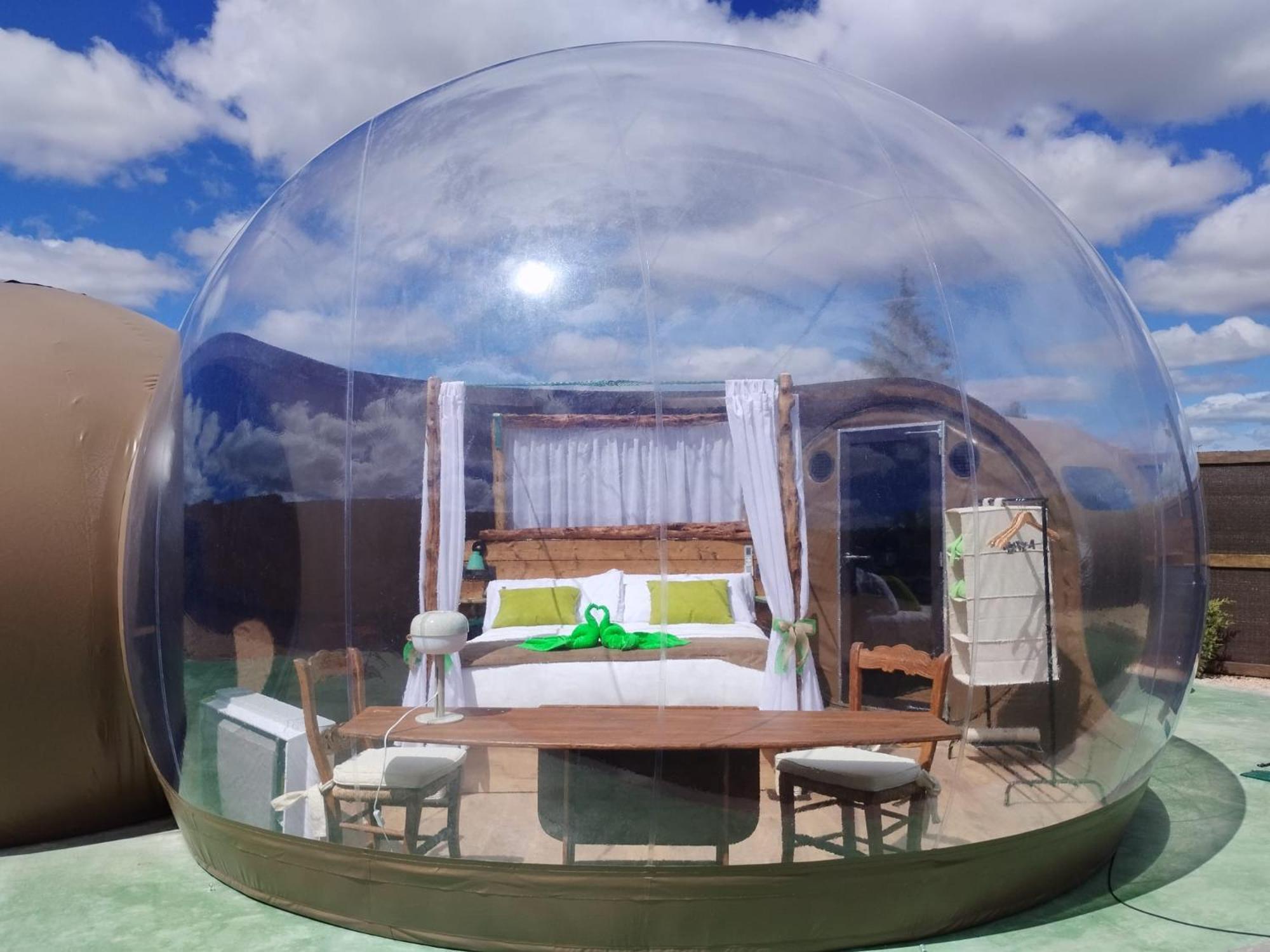 Cosmoveros - Hotel Burbuja Pedraza ภายนอก รูปภาพ