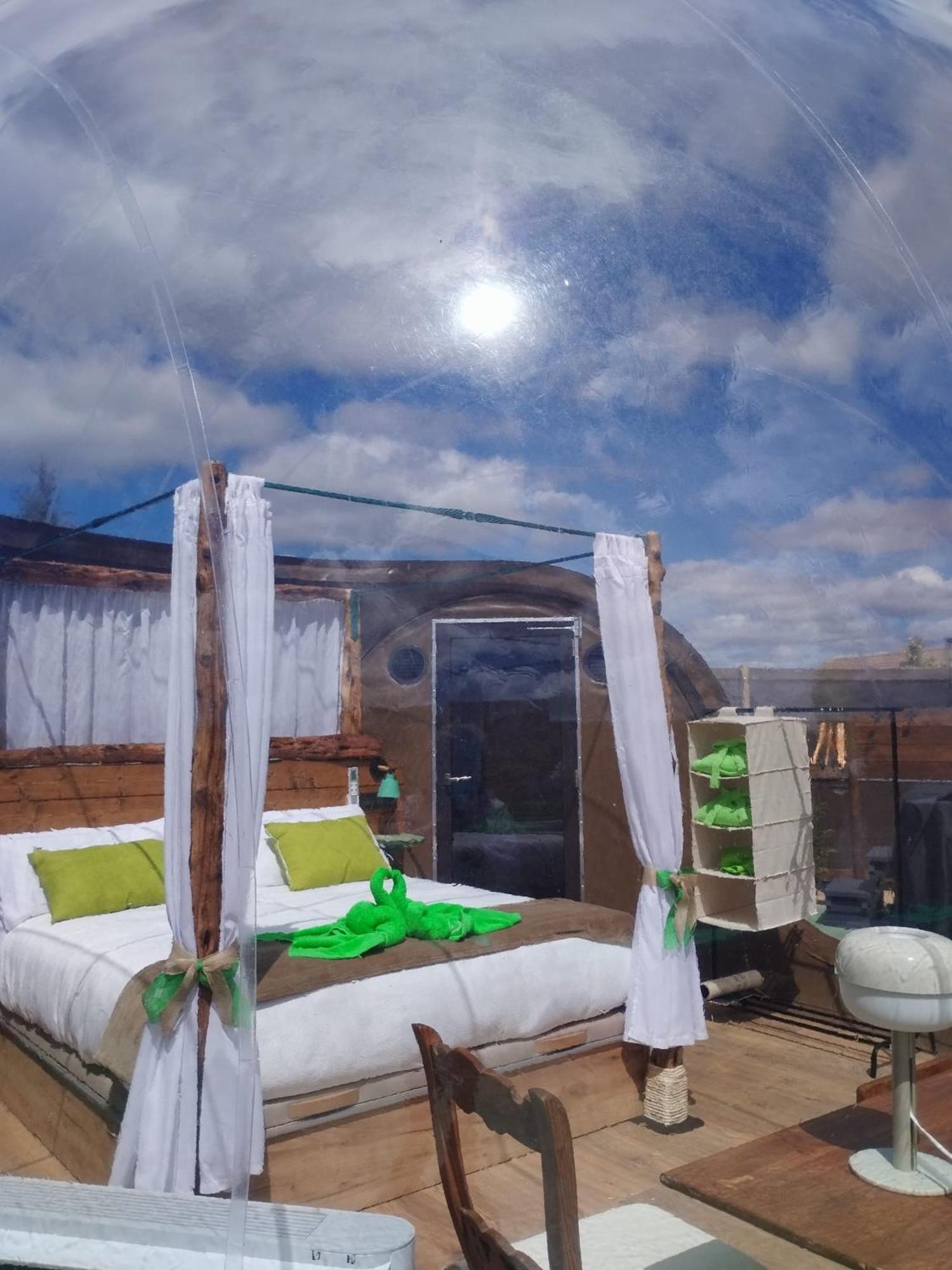Cosmoveros - Hotel Burbuja Pedraza ภายนอก รูปภาพ