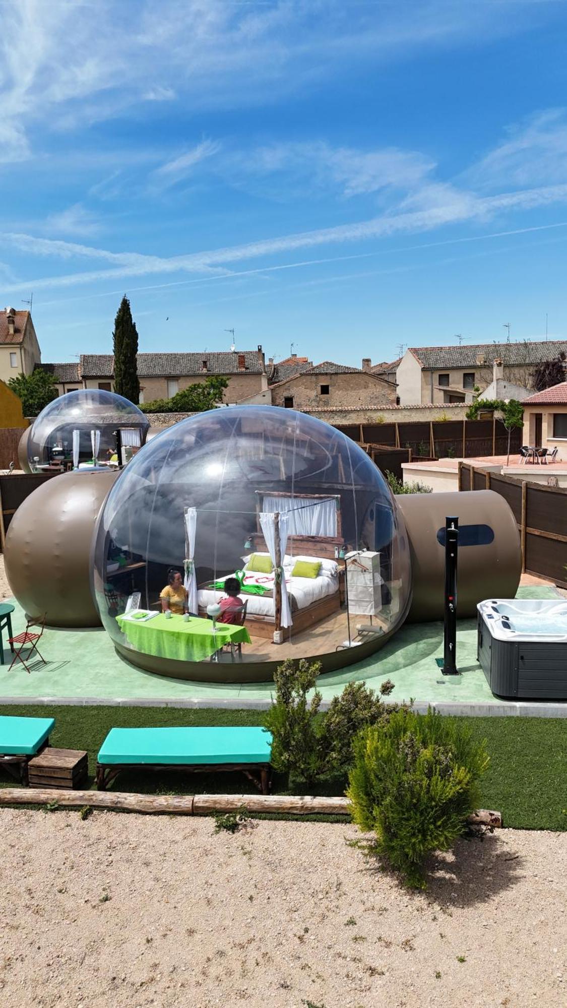 Cosmoveros - Hotel Burbuja Pedraza ภายนอก รูปภาพ