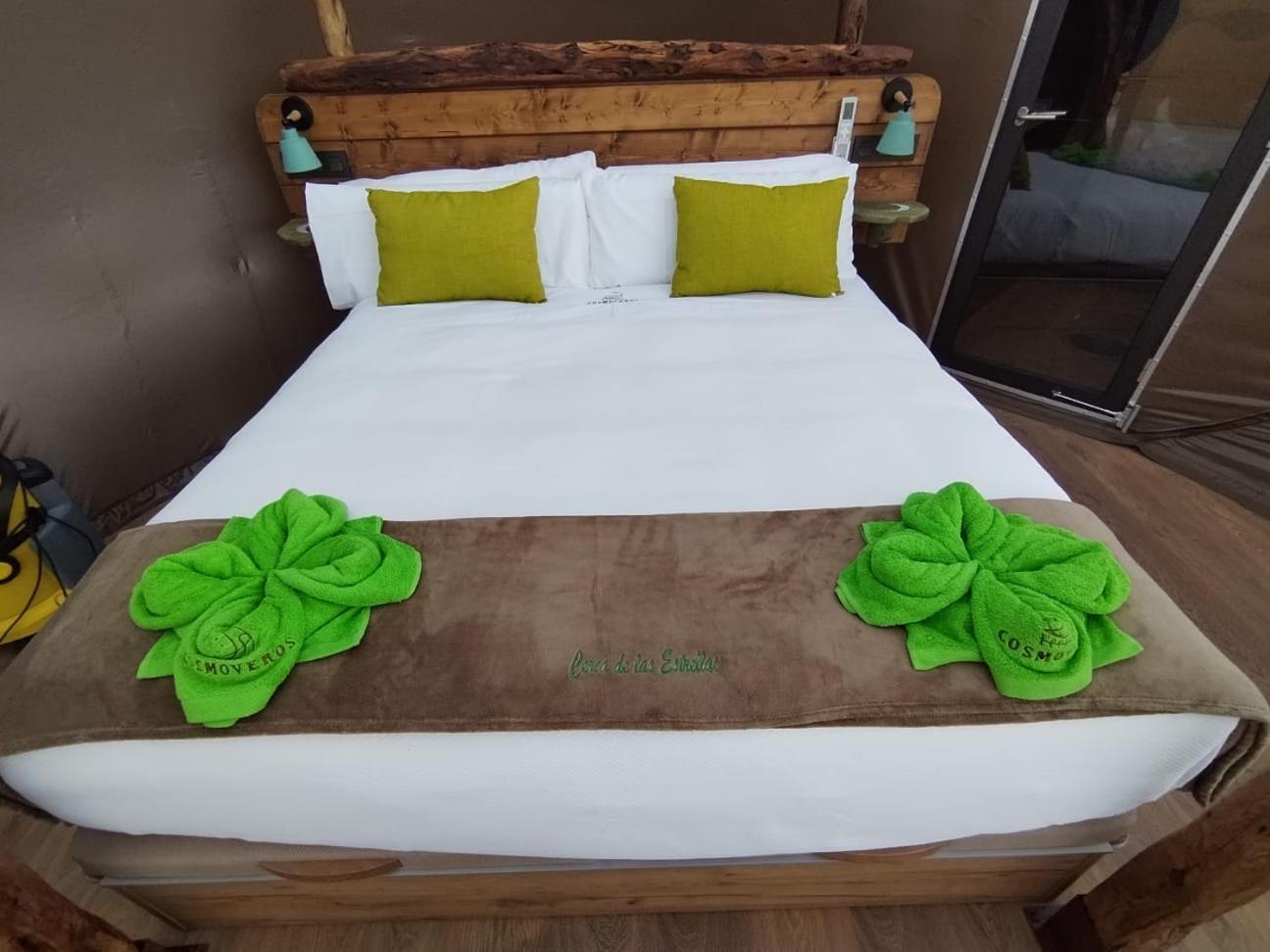 Cosmoveros - Hotel Burbuja Pedraza ภายนอก รูปภาพ